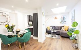 Luxury Pad Centrally Located Near Brighton Station
